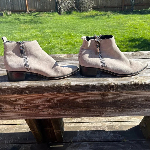 DOLCE VITA ~ Grey Booties with Dual Zipper - Picture 6 of 8